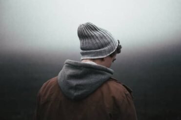 What cancers do HPVs cause in men?